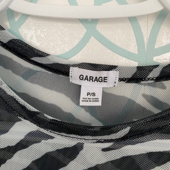 Zebra print mesh tee - Picture 2 of 3